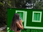 Colombiana presume en EU casas prefabricadas chinas; ‘tienen todo’ 