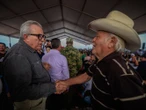 Rubén Rocha Moya entrega motores marinos y pangas a pescadores