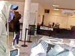 Normalistas vandalizan secretaría de finanzas; ...y desatan caos en Morelia