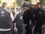 Inspectores y policías quitan carrito tamalero a menor y desatan indignación | VIDEO