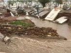 FOTOS aterradoras de lápidas y ataúdes arrastrados por arroyo en El Porvenir