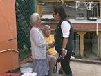 Abrazados, esperaron la ayuda tras la inundación en Poza Rica