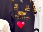 Tepito lo adelantó: la ropa de Cadillac y Checo Pérez se volvió realidad