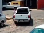 Captan a sujeto acosando a menor en calles de Tonalá; piden ayuda para localizar al agresor | VIDEO