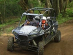 Conductor de RZR muere tras caer a barranco en NL; acompañante resultó herido