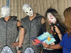 Luchadores impulsan la creatividad de los niños