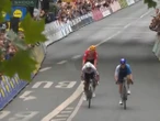 VIDEO: Ciclista festejó antes de tiempo y entregó la victoria en la Vuelta a Alemania
