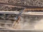 VIDEO: Captan desplome de grúa en viaducto elevado de Tijuana 'no mam$%'