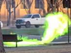 VIDEO: Misterioso fuego verde sale de una alcantarilla en universidad de Texas; ¿Qué es?