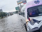 Lluvias intensas dejan inundaciones, vehículos varados y personas atrapadas