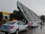 ¡Increíble! Fuertes vientos tiran enorme techo de gasolinera