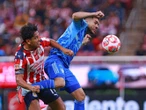 Chivas y Tigres empatan a cero goles en duelo retrasado casi dos horas por lluvia