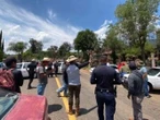 Bloquean carretera en Michoacán por desaparición de abuelito