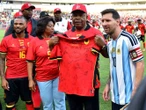 Messi brilla con Argentina con tanto y asistencia ante Angola