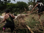 Intensifican búsqueda de 27 niñas tras inundaciones en Texas; van 59 muertos | FOTOS