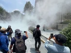 Segob y SEP llaman al diálogo y condenan violencia de la CNTE