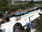 Frenos fallan y autobús cae al vacío: diez muertos en carretera del Quindío