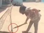 VIDEO| Con machete en mano, mujer corta mangueras y deja sin agua a su comunidad en Oaxaca
