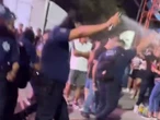 VIDEO | Policías agreden con gas pimienta a jóvenes en concierto de El Gran Silencio