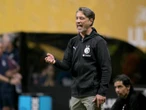 Nico Kovac presume el regalo de un mexicano