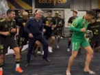 Javier Aguirre y el Tri arman fiestón al ritmo de 'Payaso de Rodeo'