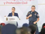 Evelyn Salgado entrega 3 mil piezas de equipo y uniformes a brigadistas de Protección Civil y Bomberos de Guerrero