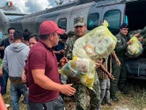 En helicópteros, Defensa lleva comida a afectados por lluvias; instalan centros de mando