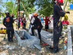 Fue de visita al panteón y terminó dentro de una tumba