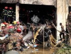 Bangladesh Se estrella avión militar contra escuela van 16 muertos