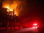 Bomberos mexicanos cruzan la frontera para combatir el fuego en Los Ángeles