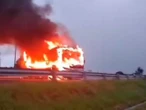 Taxistas incendian camión en Zinapécuaro y bloquean autopista de Occidente | VIDEO
