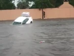 Así quedaron varados los autos por intensas lluvias en Culiacán