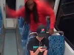 Refugiada ucraniana es acuchillada en tren de EU por indigente; crimen quedó grabado