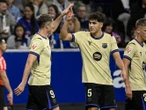 Barcelona remonta ante Real Oviedo y persigue al Madrid
