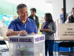 Vota Julio Menchaca por fortalecer democracia