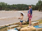 Desaparecen 23 niñas por devastadoras inundaciones en Texas; estaban de campamento