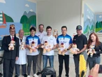Pilotos de NASCAR dan alegría a un hospital infantil