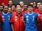 Hamilton se rebela contra Ferrari y desobedece órdenes de equipo a favor de Leclerc en Bakú
