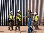 Estados Unidos apuesta al calor: pinta de negro el muro para desalentar migrantes 