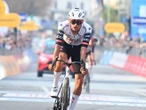Embestida final del mexicano; Isaac del Toro logra su victoria 16