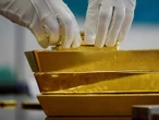 Oro rompe récord por crisis y plata sorprende con máximo en 14 años
