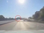 VIDEO: Coche sale 'volando' en una carretera... y el conductor solo resultó ileso