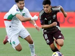 "Cargando las bolsas y el peso del futbol mexicano": Gilberto Mora se hace viral