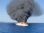 VIDEO: Se incendia y hunde un yate frente a una isla en el Mediterráneo