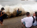 Barbara se intensifica a huracán categoría 1 a su paso por Colima y Jalisco