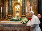 Papa León XIV visita la tumba de Francisco en basílica de Roma