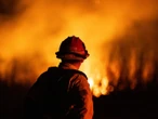 Detienen a hombre por iniciar incendio que devastó Los Ángeles en enero