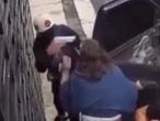 Mujer se enfrenta a ladrones y evita el robo de su camioneta en Uruapan | VIDEO