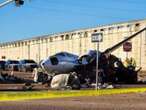 VIDEO: Avioneta intenta aterrizaje de emergencia y se estrella contra autos en Texas