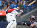Alejandro Kirk supera la decena de jonrones en la temporada
